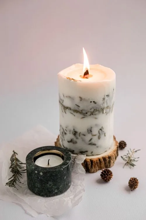 A candle gift for Mom at Christmas — a cozy Canadian winter gift under $25 CAD